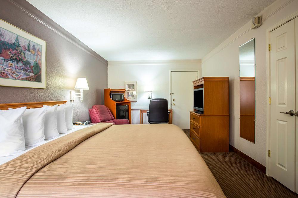 Quality Inn & Suites Airport Charlotte Kültér fotó