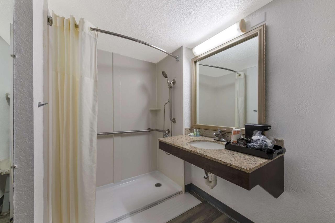 Quality Inn & Suites Airport Charlotte Kültér fotó