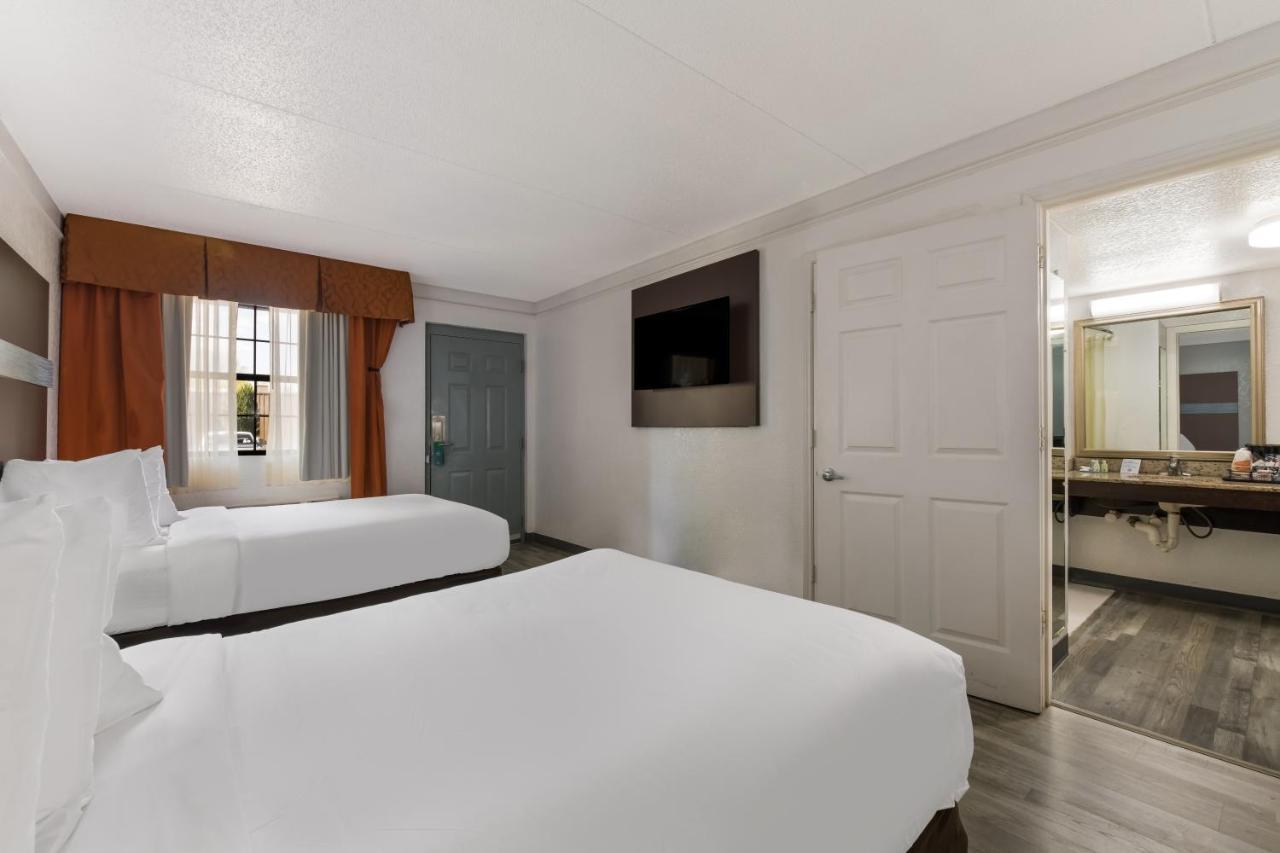 Quality Inn & Suites Airport Charlotte Kültér fotó